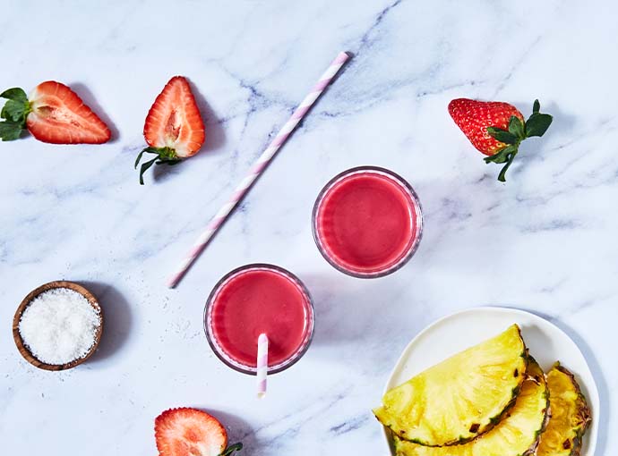 Verres de smoothies et jus onctueux faits maison