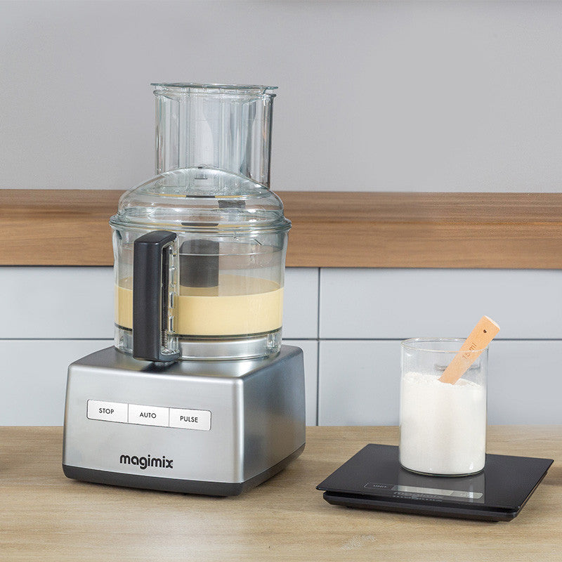 Balance de cuisine Magimix utilisée pour peser les ingrédients d’une recette