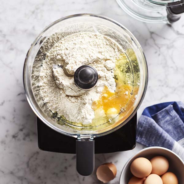 Pâte à gâteau maison préparée avec le robot multifonction Magimix