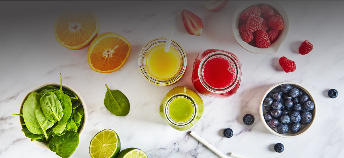 Smoothies onctueux et jus colorés faits maison