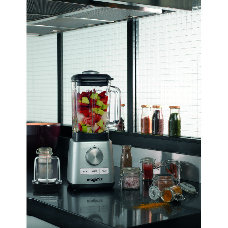 Le Blender Power permet de mixer de grandes quantités d’ingrédients, tandis que le Mini Bol est idéal pour mixer de petites quantités